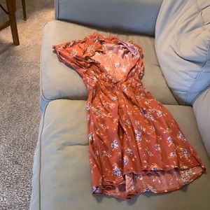 Orange blue can wear it with long sleeve under it with jean